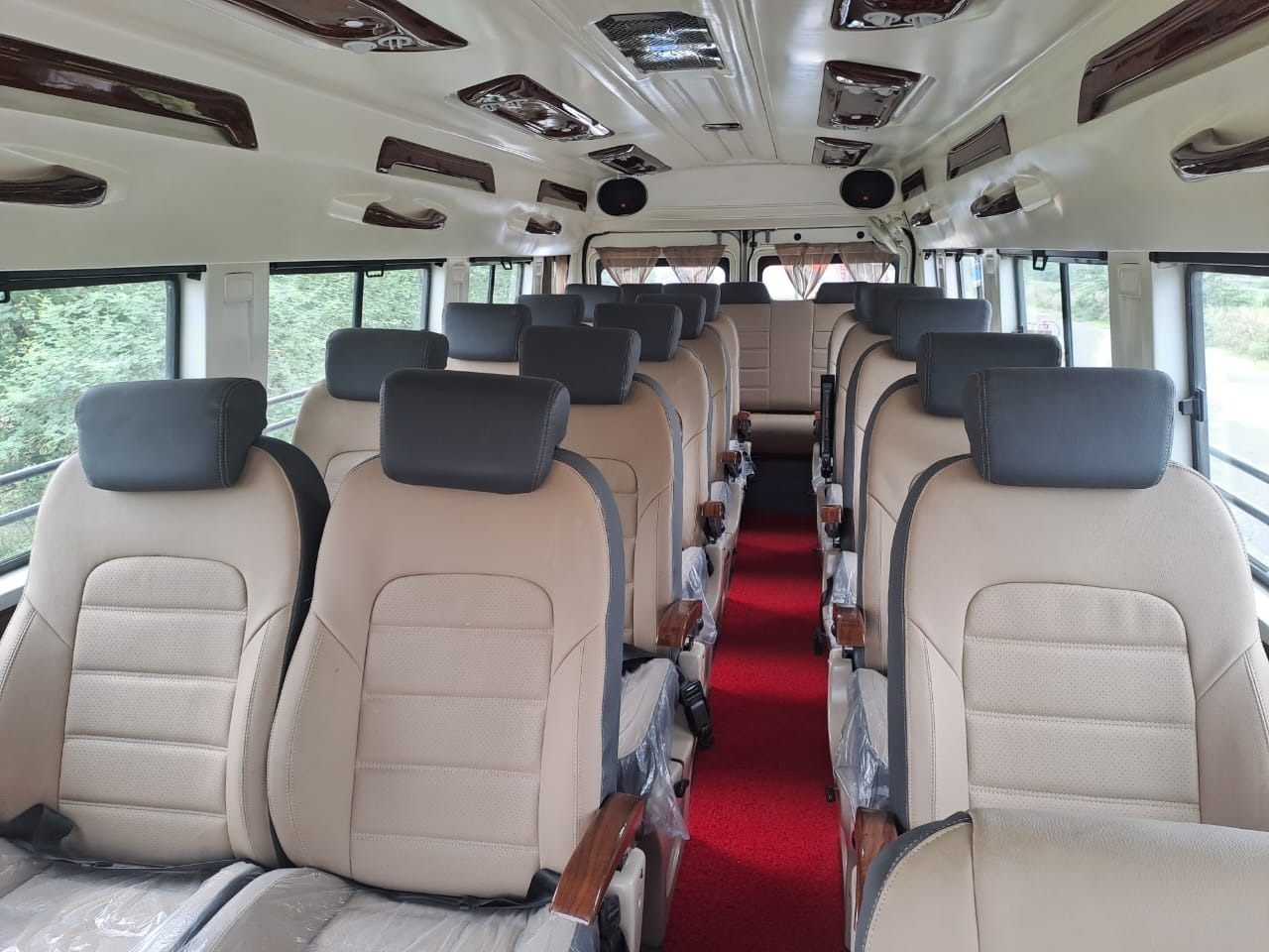 20 Seater Tempo Traveller in Delhi